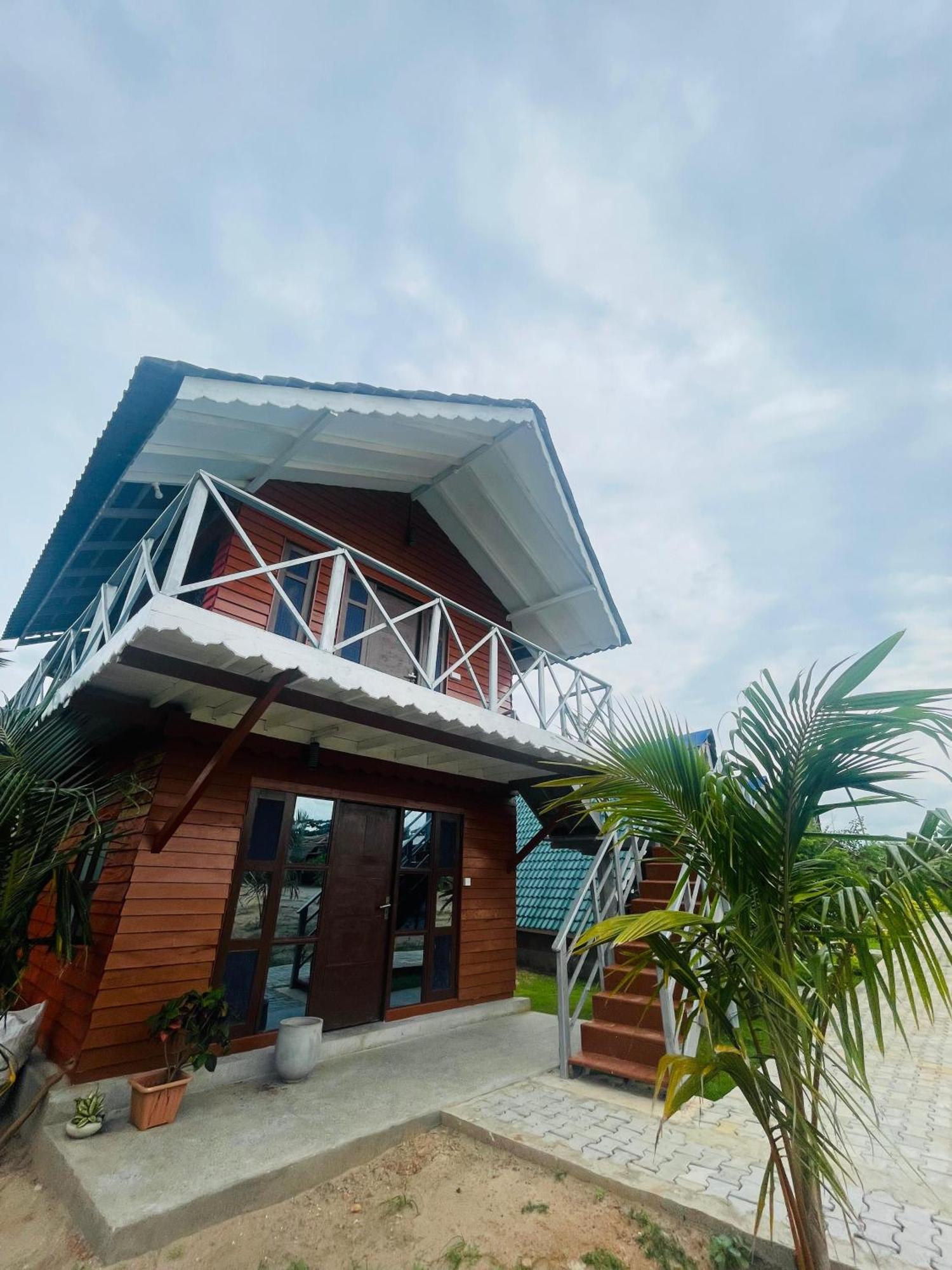 Surfing Beach Nilaveli ตรินโคมาลี ภายนอก รูปภาพ